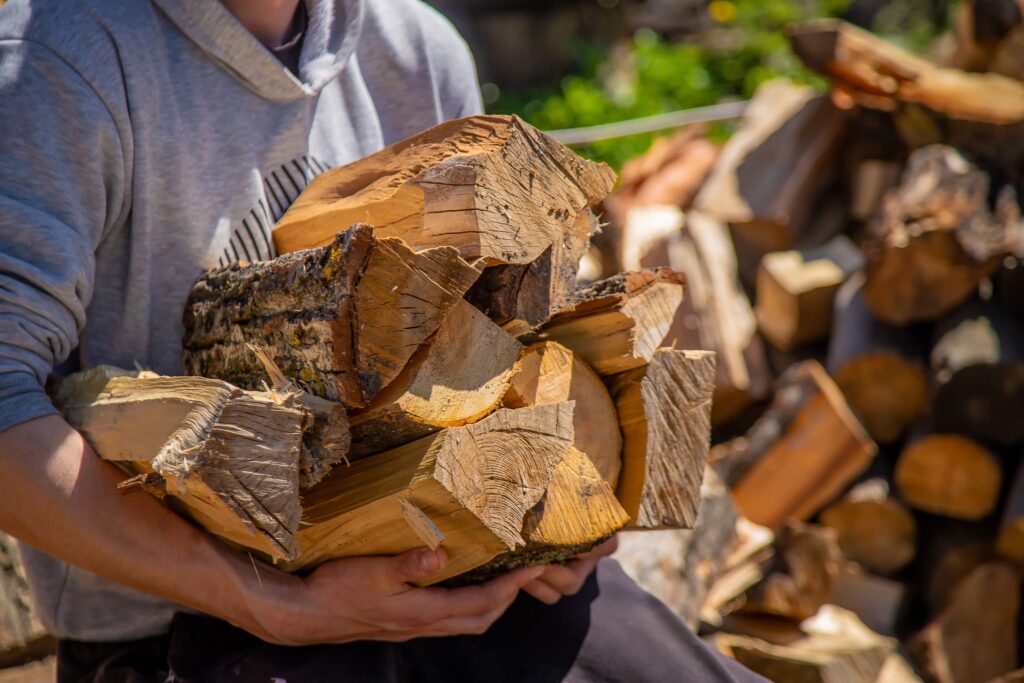 Burning pine logs illustrating the benefits of pine firewood.